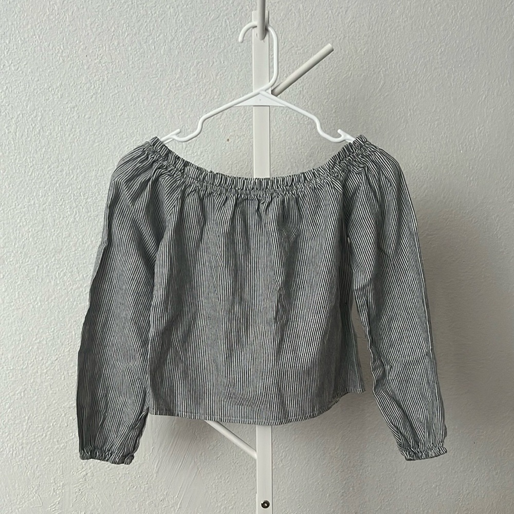 Brandy Melville Striped Off-Shoulder long sleeve  Top Black and White